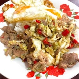 ผัดกระหล่ำปลีหมูราดข้าว
