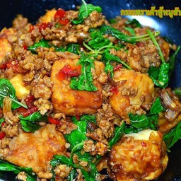 กระเพราเต้าหู้ไข่หมูสับ