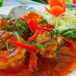 พะแนงกุ้งราดข้าว