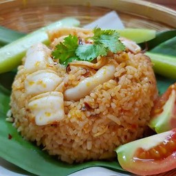 ข้าวผัดต้มยำปลาหมึก