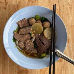 บาช่าฮาล้าล ก๋วยเตี๋ยวข้าวหมก ซุปหางวัว อาหารตามสั่ง