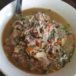 ป่นกบใส่หน่อไม้ดองพร้อมชุดผัก