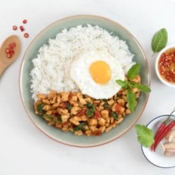 กะเพาพริกแห้ง สูตรโบราณ BY ยายอ้วน