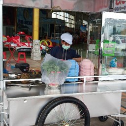 ก๋วยเตี๋ยวแชมป์ แม่นภา