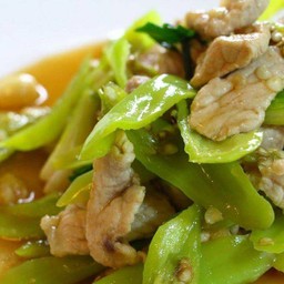 ข้าวราดผัดพริกหยวกหมูชิ้น