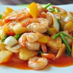 ผัดเปรี๊ยวหวานกุ้งราดข้าว