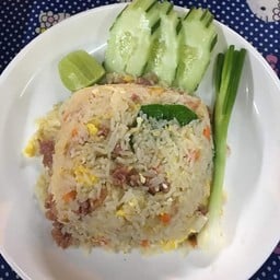ข้าวผัดแหนม ใช้แหนมแท่ง