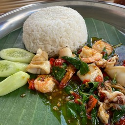บุษบา ก๋วยเตี๋ยวไก่มะระ&กระเพราถาดยักษ์