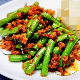 ถั่วผัดพริกแกงหมูสับเเพลนเบส