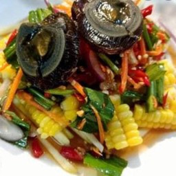 ยำข้าวโพดไข่เยี่ยวม้า