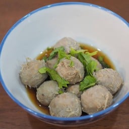 ลูกชิ้นเนื้อลวก