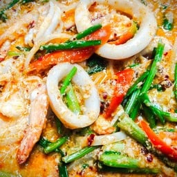 ผงกะหรี่รวมราดข้าว