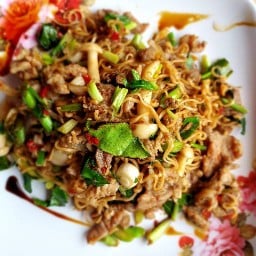 ฅนโบราณกะเพราพริกแห้งไรน้ำมัน