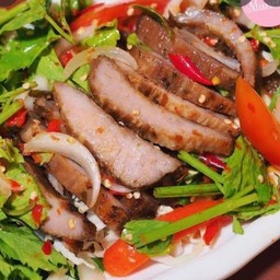 ยำคอหมูย่าง