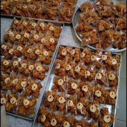 ขนมทานเล่น  งาดำ  งาขาว  ทองม้วน )