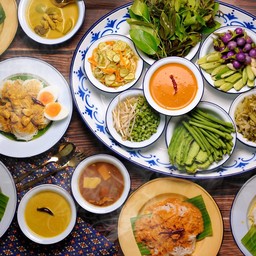 ขนมจีนน้ำยาภูเก็ตผสมน้ำพริกหวาน