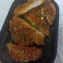 อกไก่ทอดกรอบราดซอสเกาหลี(กรุณาเลือกซอส)