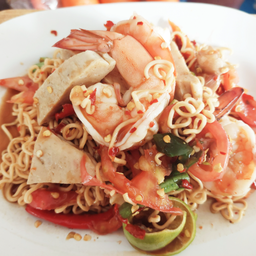 ตำมาม่ากุ้งลวก+หมูยอ