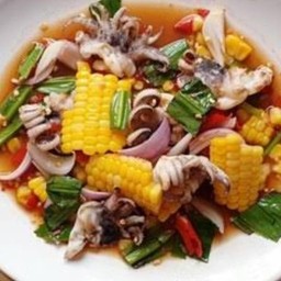 ยำข้าวโพดปลาหมึก