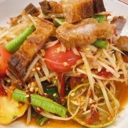 ส้มตำหมูกรอบ