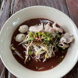 ก๋วยเตี๋ยวหมูน้ำตก