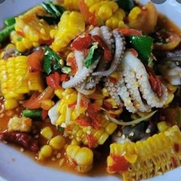 ยำข้าวโพดหมึกสาย