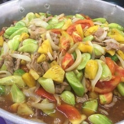 ผัดเปรี้ยวหวาน ราดข้าว