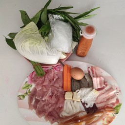 หมูจุ่มชุดมินิมีหมูมีผักรวมมีนํ้าซุปมีนํ้าจิ้มหมูกระทะ