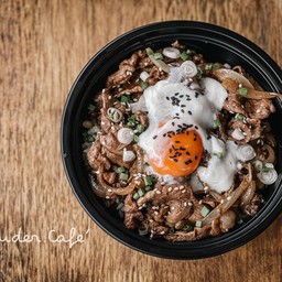 ข้าวหน้าเนื้อไข่ออนเซ็น