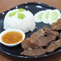 ข้าวหน้าเนื้อตุ๋น