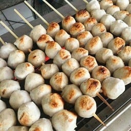 ลูกชิ้นปิ้งน้องบีม - น้ำจิ้มรสเด็ด