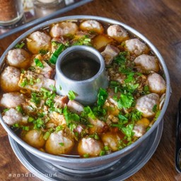 Dขุนพลรวมพลหมูเด้ง+หมูกรอบ(หม้อไฟใหญ่)