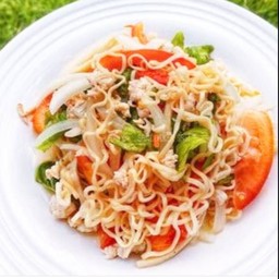 ยำเส้นมาม่าไก่สับ