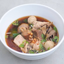ก๋วยเตี๋ยวหมูตุ๋น