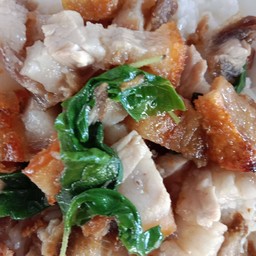 กะเพราหมูกรอบ