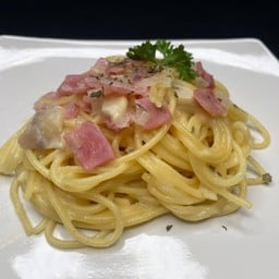 สปาเก็ตตี้ครีมซอสเห็ดหอม