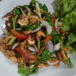 ยำสามกรอบ