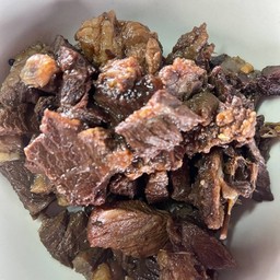 กะเพราเนื้อตุ๋น ใส่เฉพาะใบกะเพราอย่างเดียว