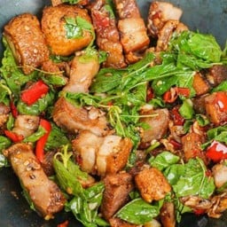 กะเพาหมูกรอบ