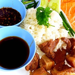 ข้าวมันหมูตุ๋น พิเศษ