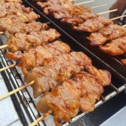 สถานีหมูปิ้ง