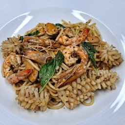 สปาเก็ตตี้ ทะเล ผัดพริกไทยดำ