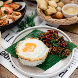 ข้าวผัดกระเพราพริกแห้ง