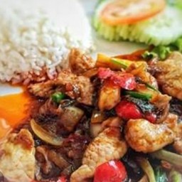 ผัดพริกเผาไก่+ราดข้าว