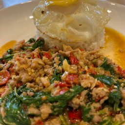 กะเพราไก่ราดข้าว