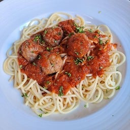 สปาเก็ตตี้มีทบอล (เนื้อวัว)