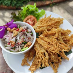 ยำเห็ดเข็มทองทอด