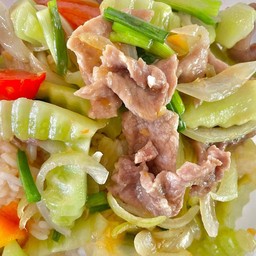 ผัดเปรี้ยวหวานกับข้าว[เลือกเนื้อสัตว์ได้ค่ะ]