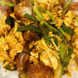 ผัดผงกะหรี่หมูกรอบ