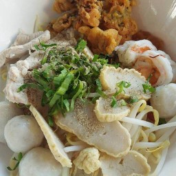 ไก่ทอดกะเพราbyชอบทอด